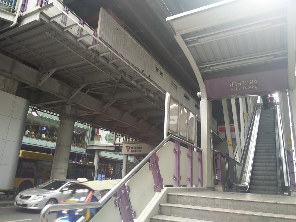 曼谷德瓦里快速普拉西罗姆酒店 外观 照片